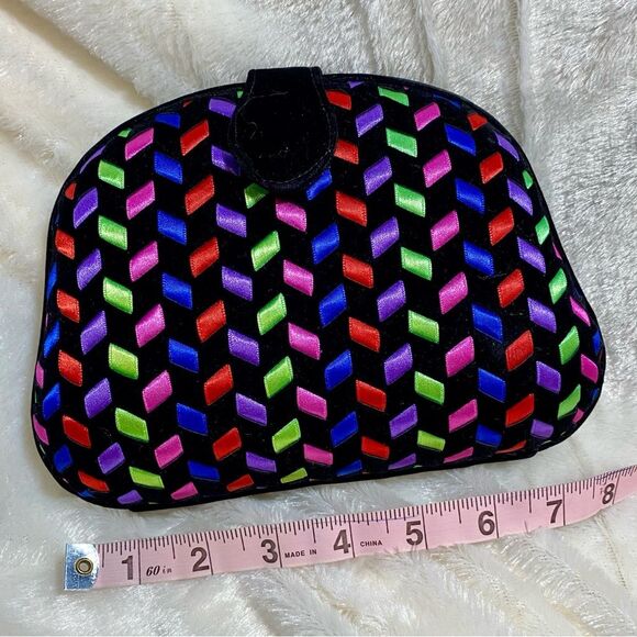 Retro Black clamshell bag with geometric multi color pattern - Picture 9 of 9